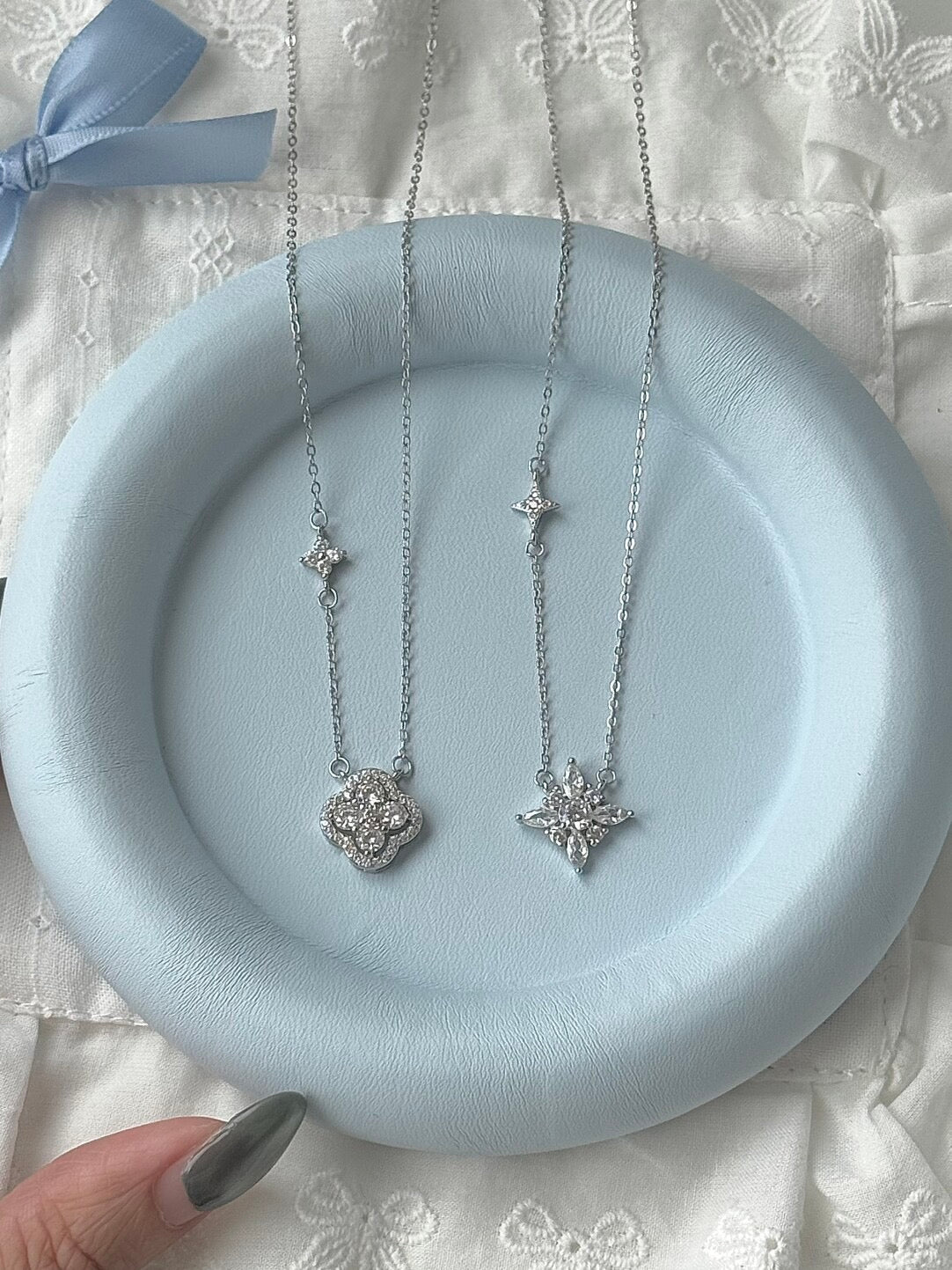 LolaWhite "Law of Light-Years" S925 Sterling Silver Sparkling Four-Leaf Clover Necklace - Unique & Elegant