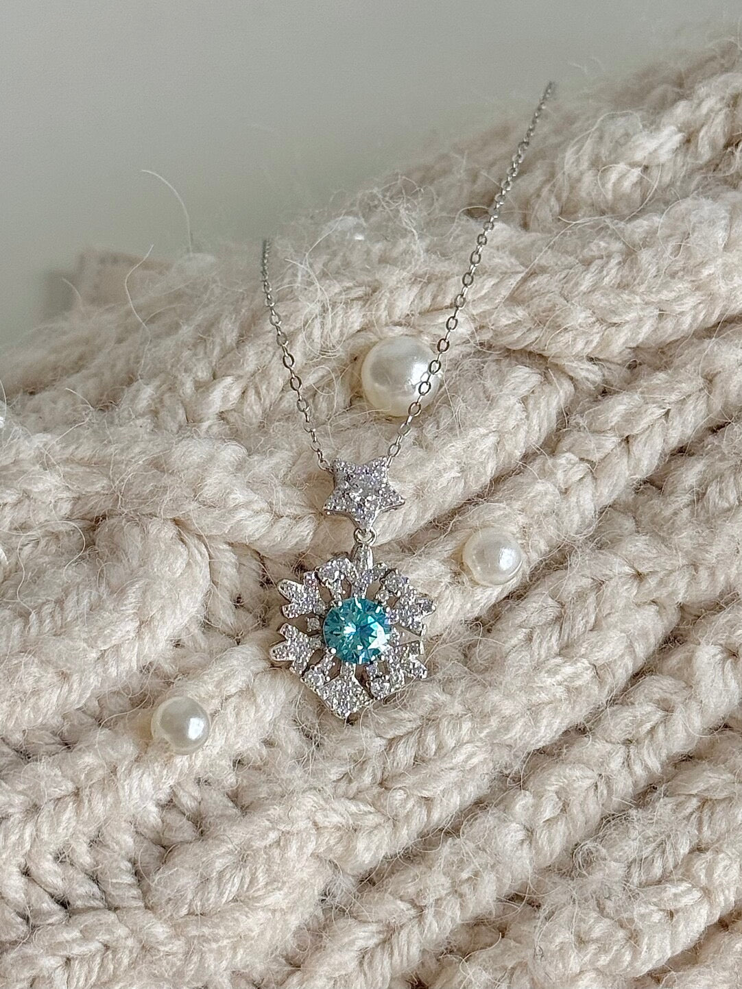 DearLola "One-Carat Snow" S925 Sterling Silver Snowflake Necklace - Exquisite Firework-Cut Design