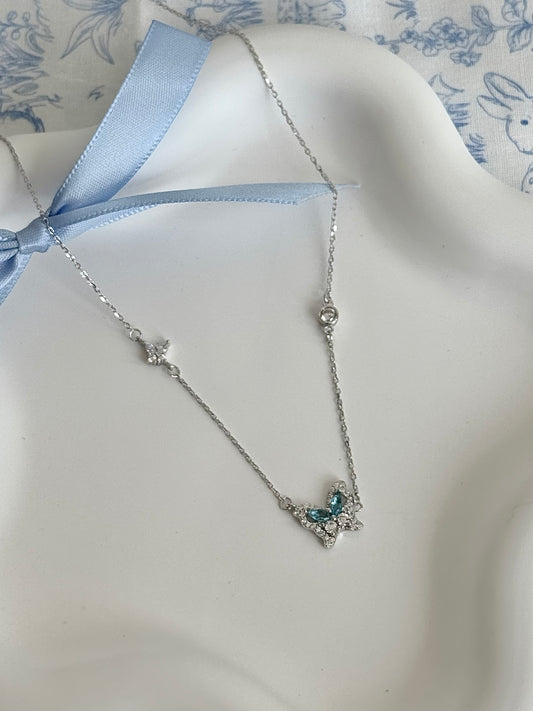 LolaWhite "글레이셔 스피릿 버터플라이" S925 스털링 실버 블루 지르콘 버터플라이 목걸이 - 차갑고 우아한 분위기 & 독특함