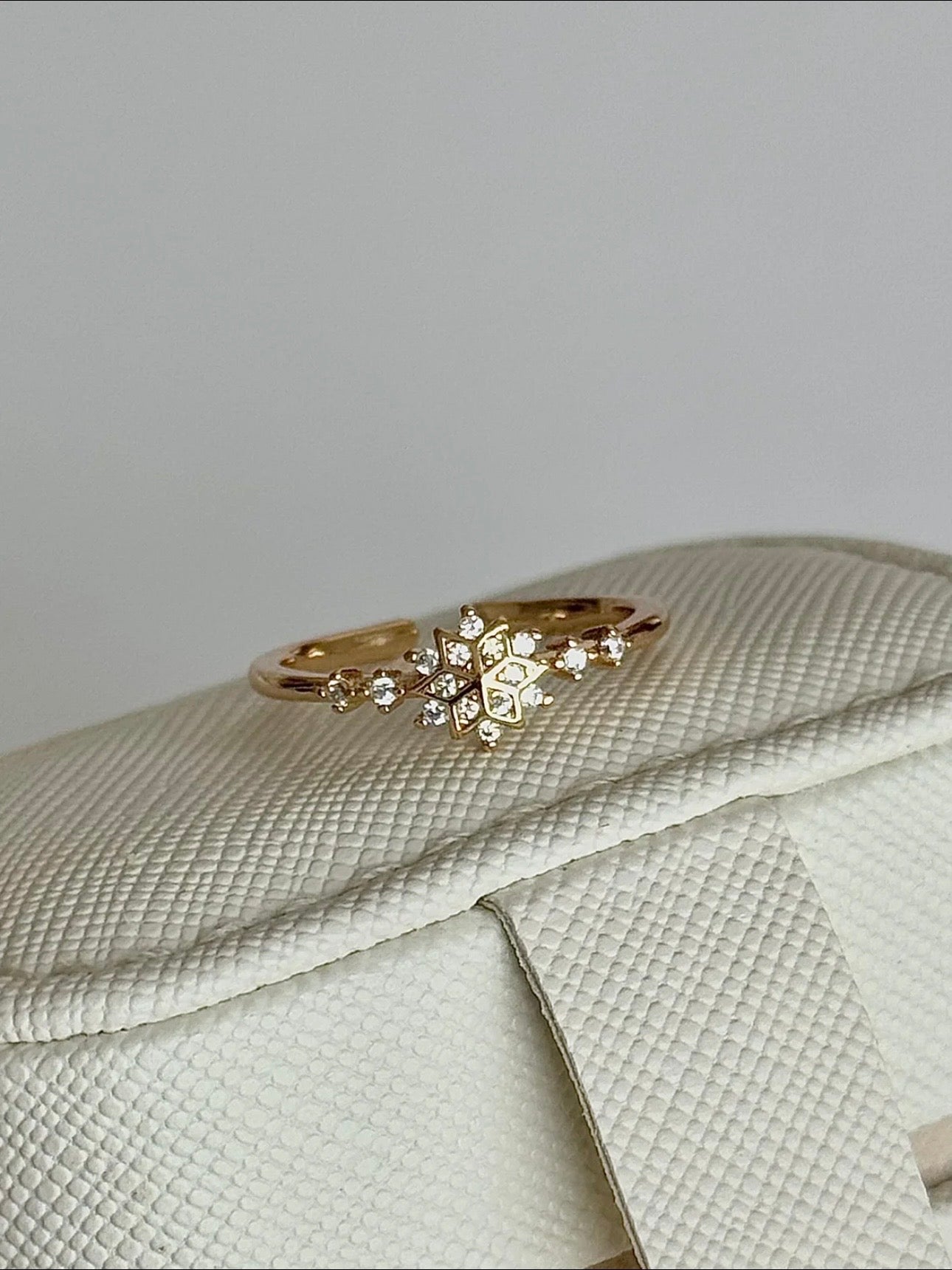 LolaWhite "Gilded Snow Sparkle" Gold-Toned Snowflake Zircon Ring - Dreamy & Elegant