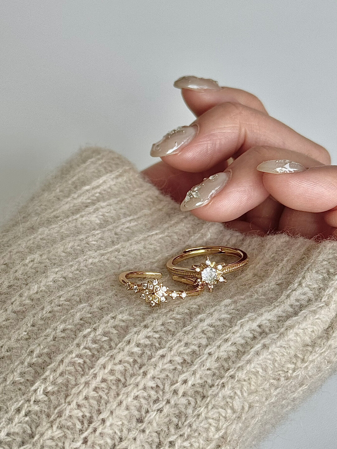 LolaWhite "Gilded Snow Sparkle" Gold-Toned Snowflake Zircon Ring - Dreamy & Elegant