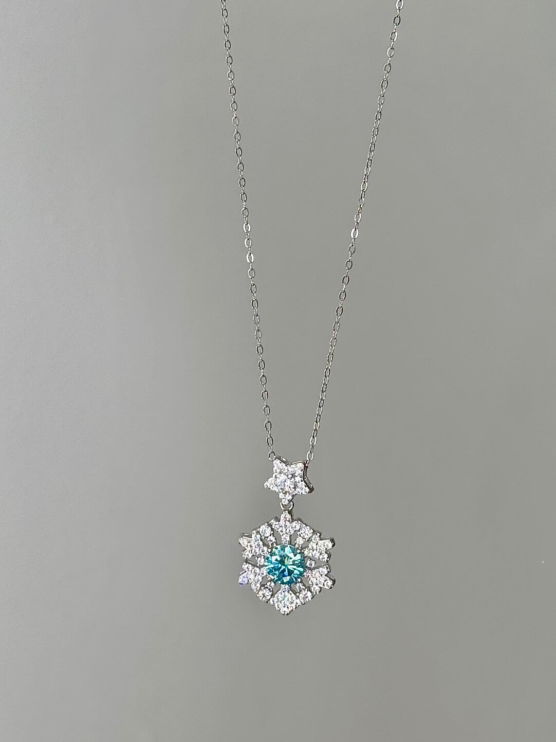 DearLola "One-Carat Snow" S925 Sterling Silver Snowflake Necklace - Exquisite Firework-Cut Design