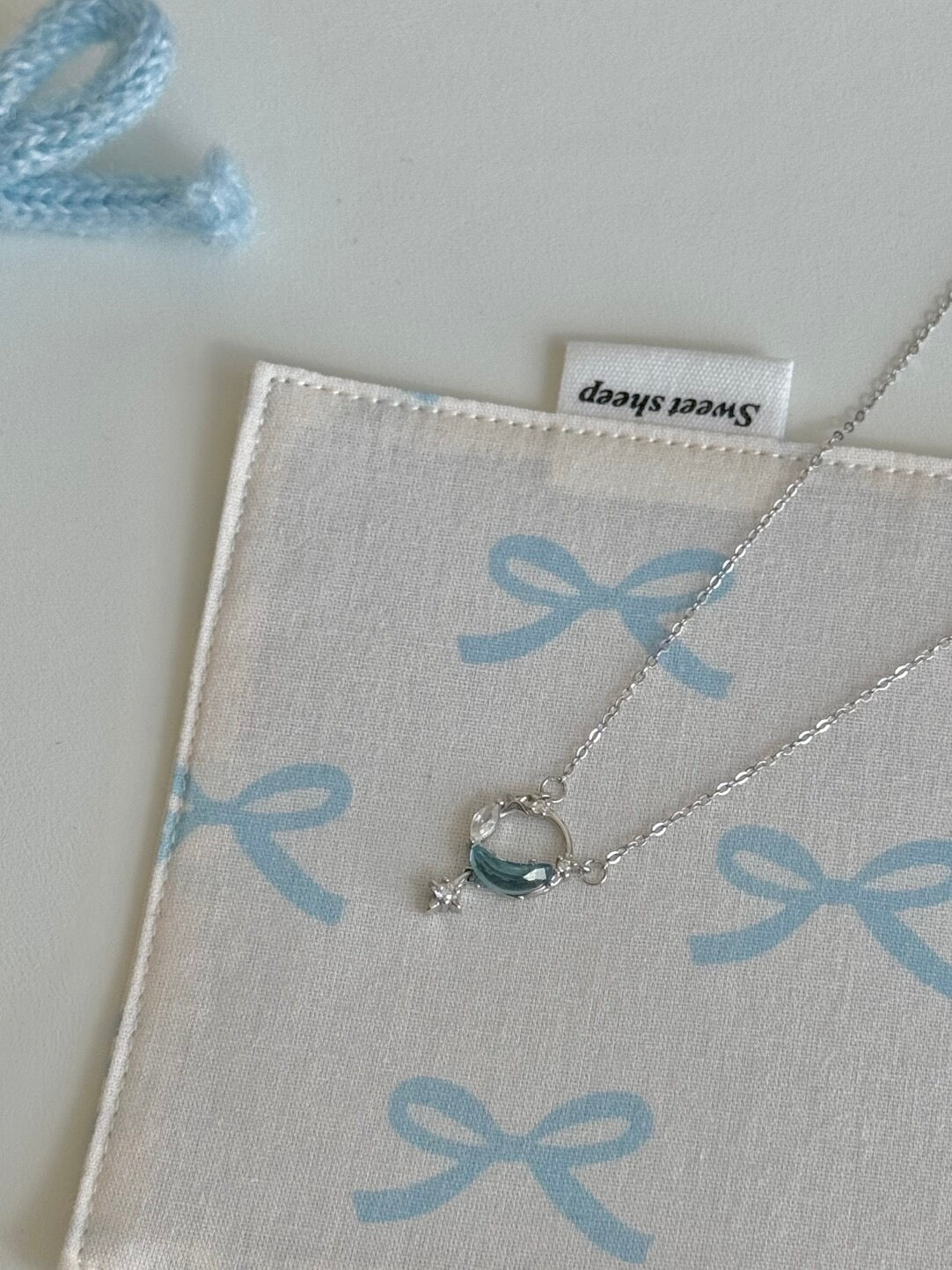 LolaWhite "Frozen Moon Lake" S925 스털링 실버 아쿠아마린 별 &amp; 달 펜던트 목걸이 - 얼음처럼 차갑고 신비로운