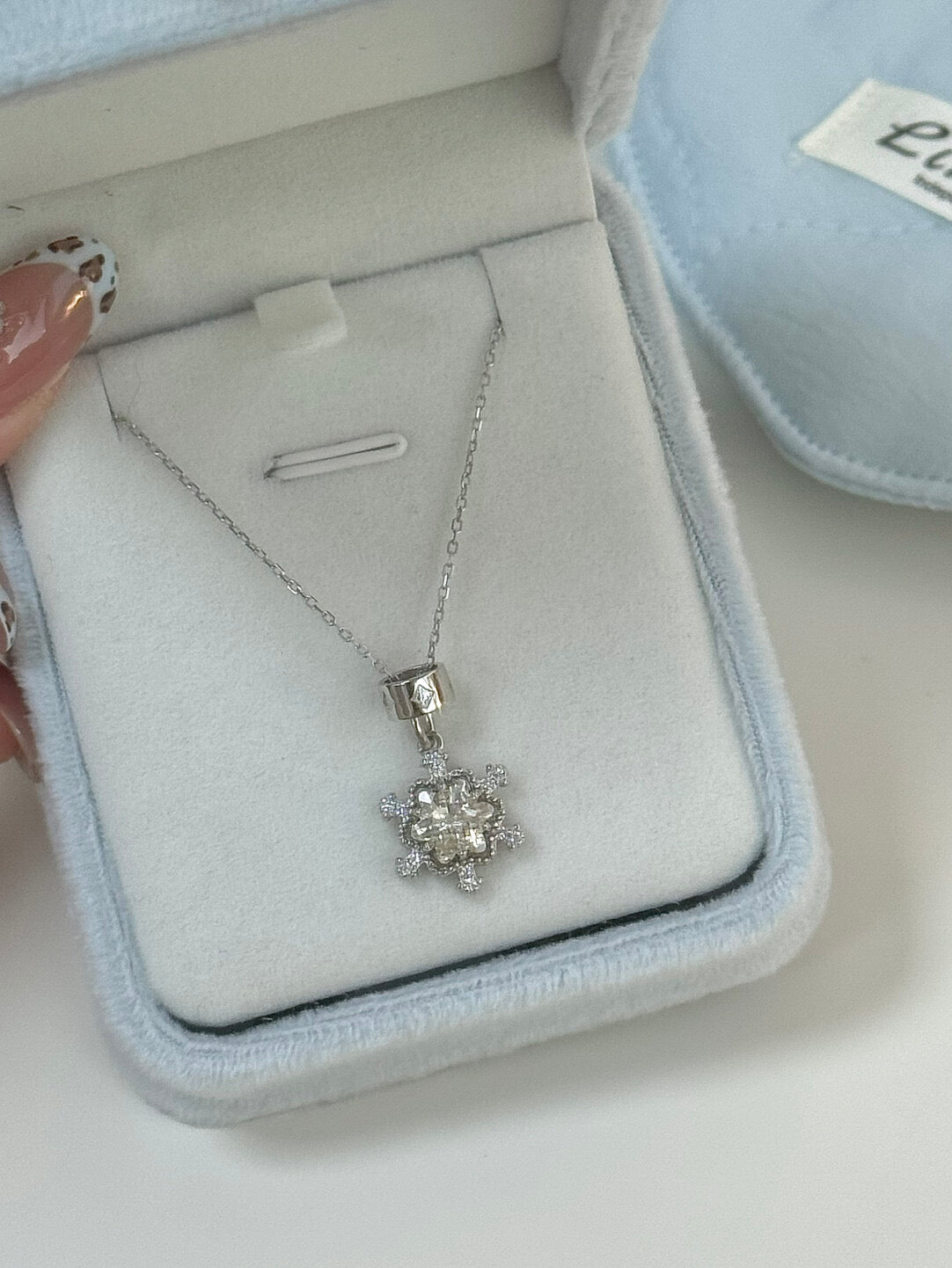 LolaWhite "Dark Snow Elf" S925 Sterling Silver Full-Zircon Star & Snowflake Pendant Necklace - Exquisite & Light Luxury