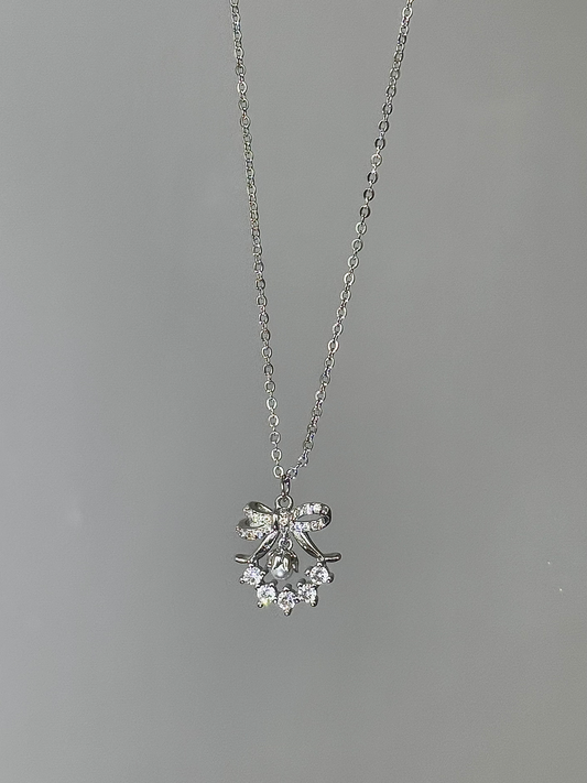 LolaWhite "은방울꽃 편지" 공주 리본 &amp; 꽃 화환 목걸이 - 절묘하고 독특하며 사랑스러움 