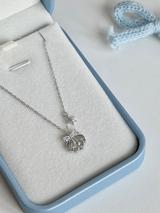 디어 롤라 "새틴 스타라이트 키스" 솔리드 S999 실버 쉘 목걸이