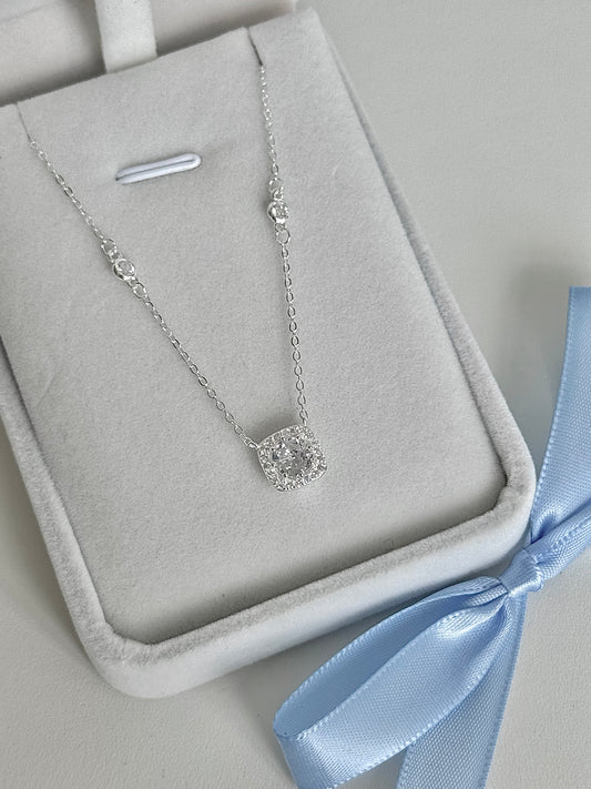 LolaWhite "Portrait Pearl" S925 Sterling Silver Vintage Stacking Necklace Set