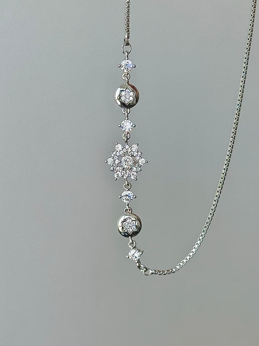 LolaWhite "Veiled Snow & Light" Full-Zirconia Snowflake Adjustable Bracelet