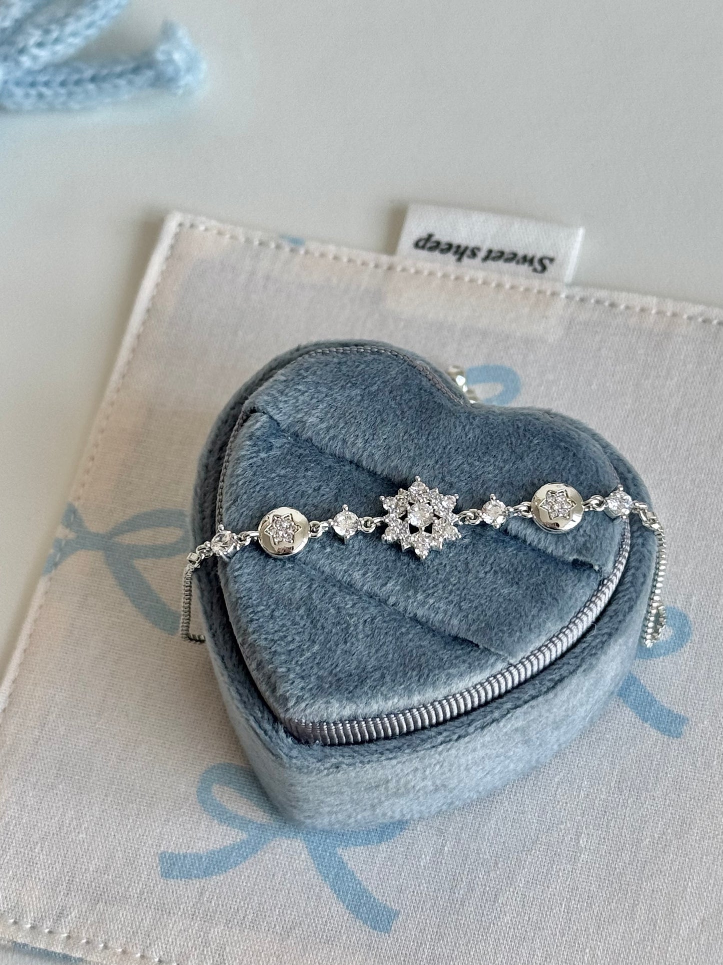 LolaWhite "Veiled Snow & Light" Full-Zirconia Snowflake Adjustable Bracelet