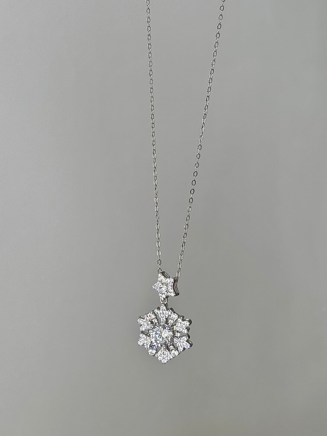 DearLola "One-Carat Snow" S925 Sterling Silver Snowflake Necklace - Exquisite Firework-Cut Design