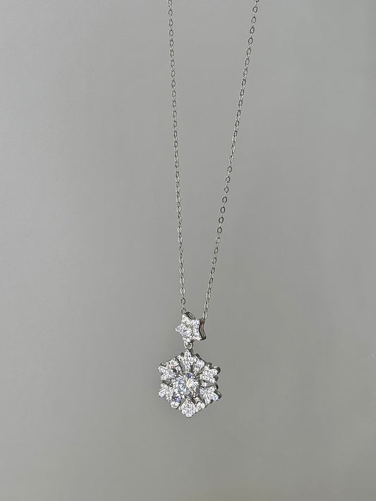 DearLola "One-Carat Snow" S925 Sterling Silver Snowflake Necklace - Exquisite Firework-Cut Design