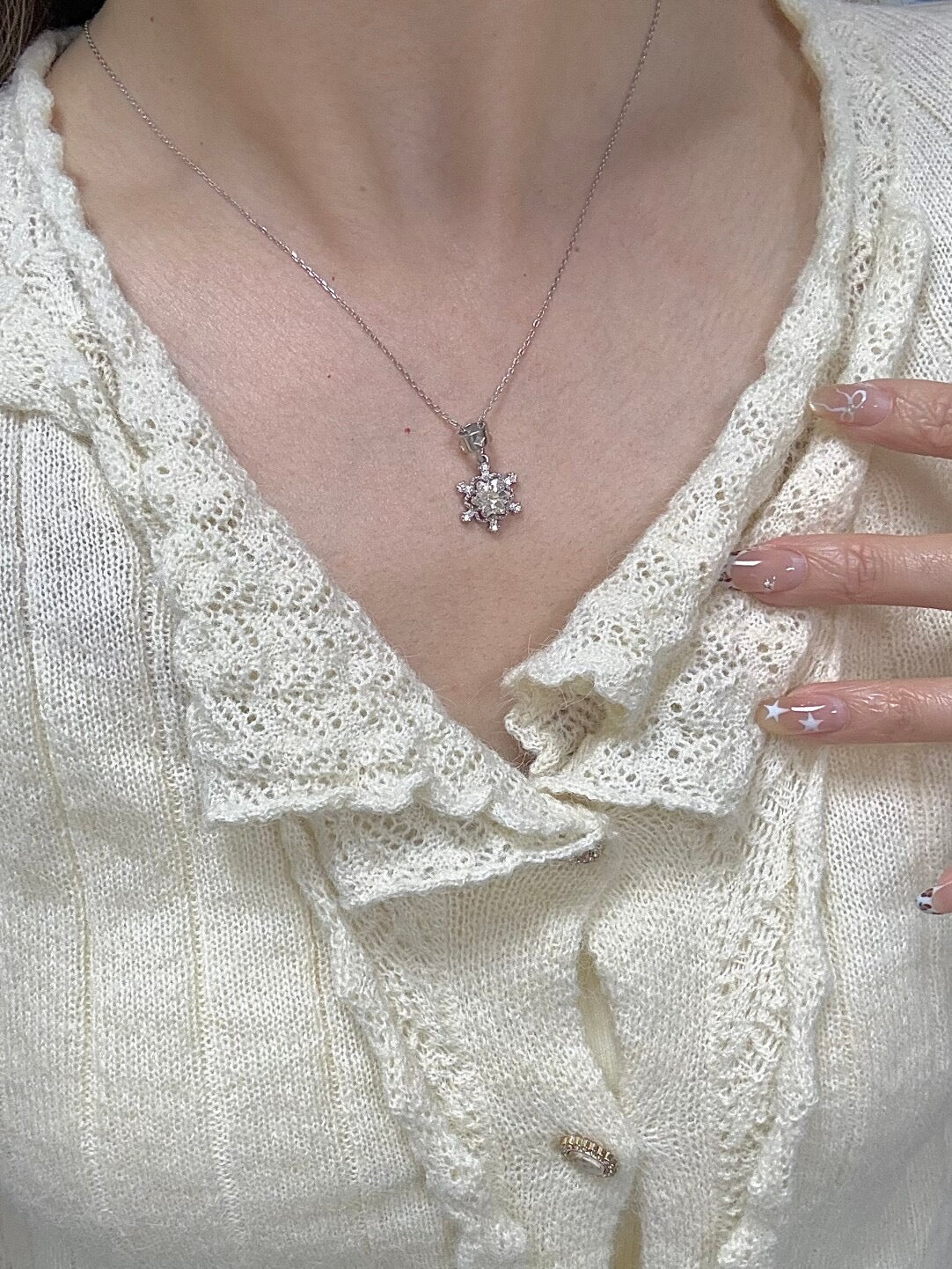 LolaWhite "Dark Snow Elf" S925 Sterling Silver Full-Zircon Star & Snowflake Pendant Necklace - Exquisite & Light Luxury