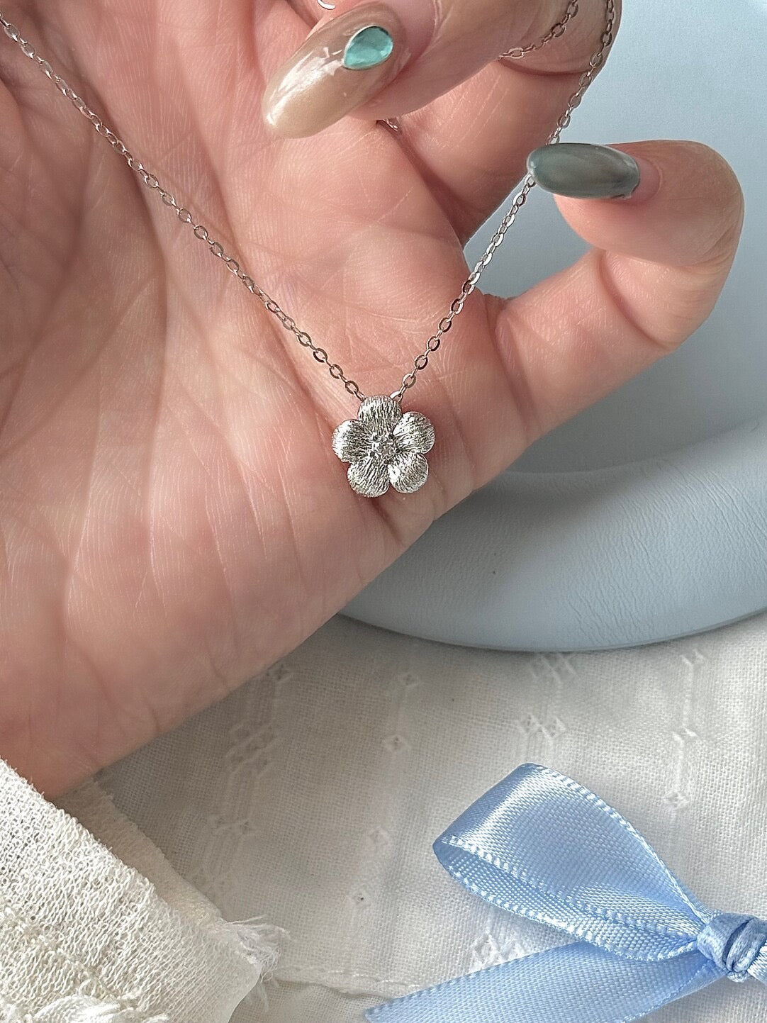 LolaWhite "Blooming Fortune" S925 Sterling Silver Brushed Texture Solitaire Zircon Floral Necklace