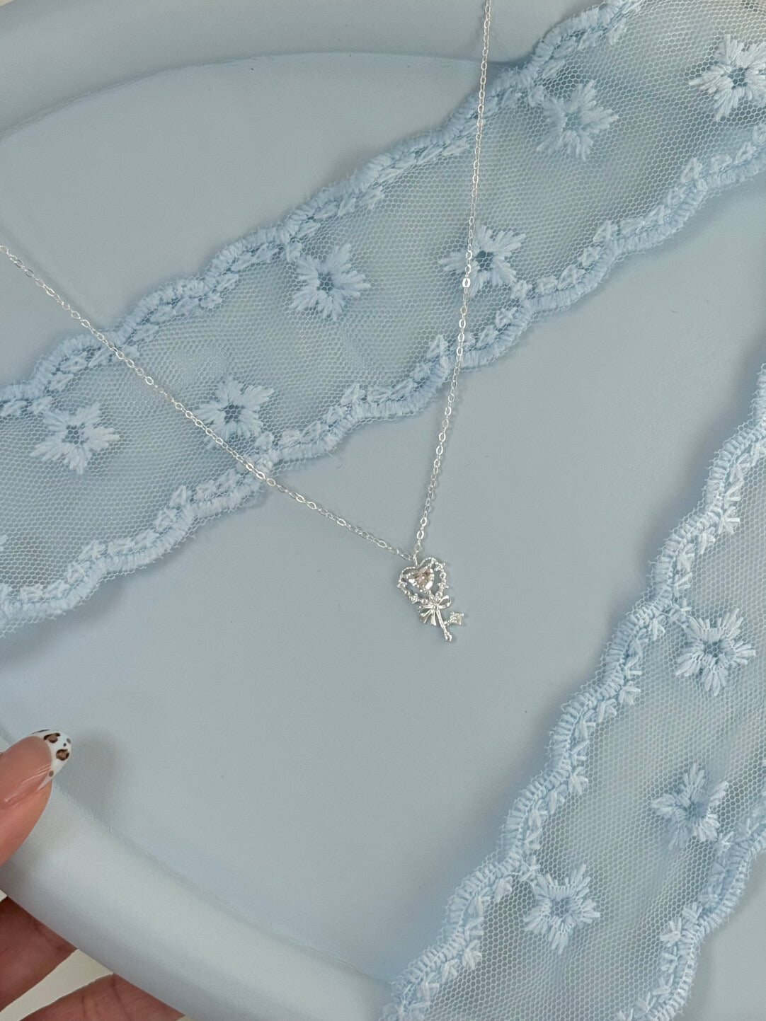 LolaWhite "Love's Sweet Scepter" Solid S999 Sterling Silver Heart-shaped Pendant with Crystal Rhinestones Collarbone Necklace - Sweet, Light Luxury & Elegant