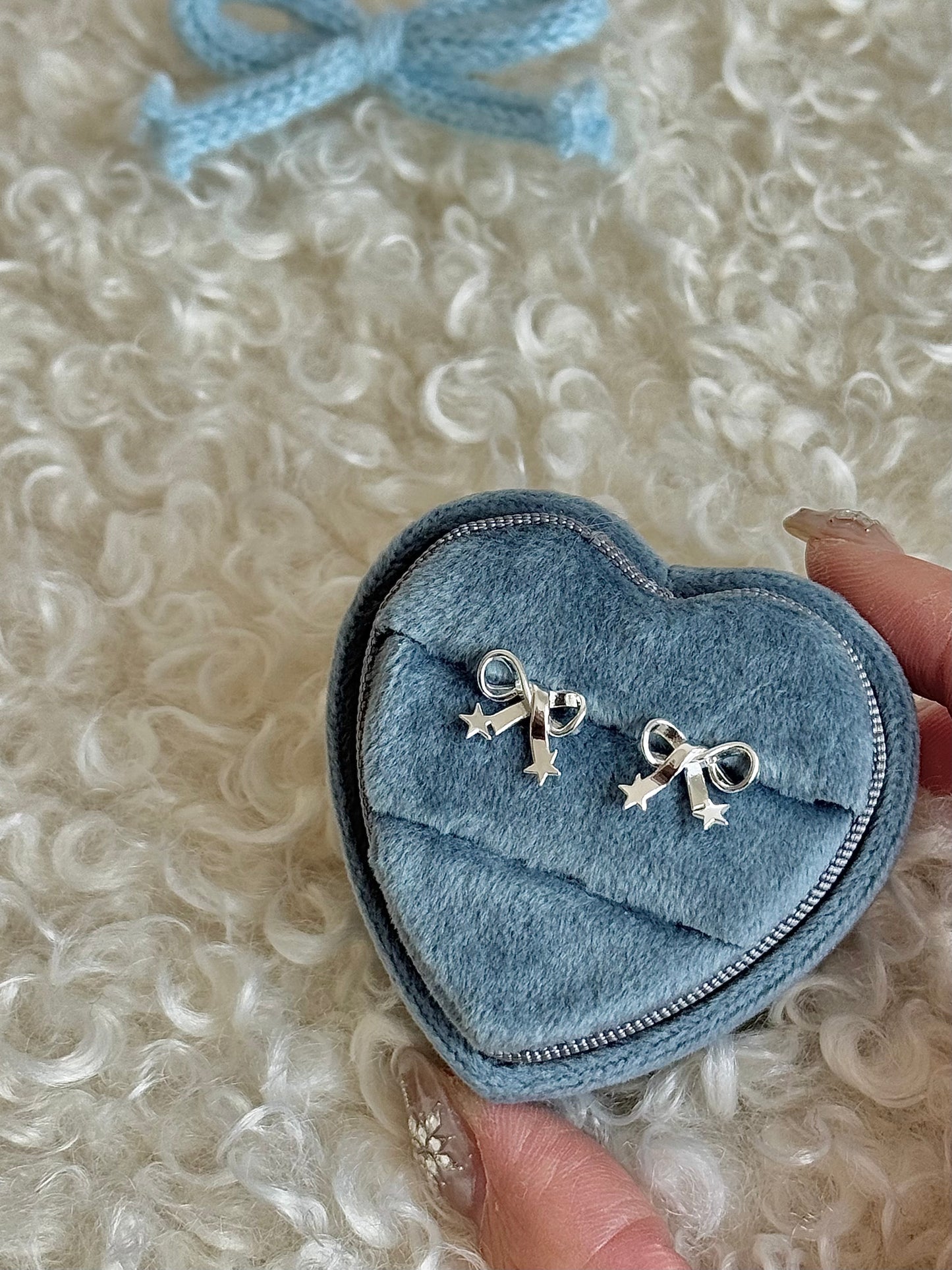 LolaWhite "Starlight Bow" 솔리드 925 스털링 실버 별 &amp; 리본 스터드 귀걸이 - 달콤하고 섬세한 디자인