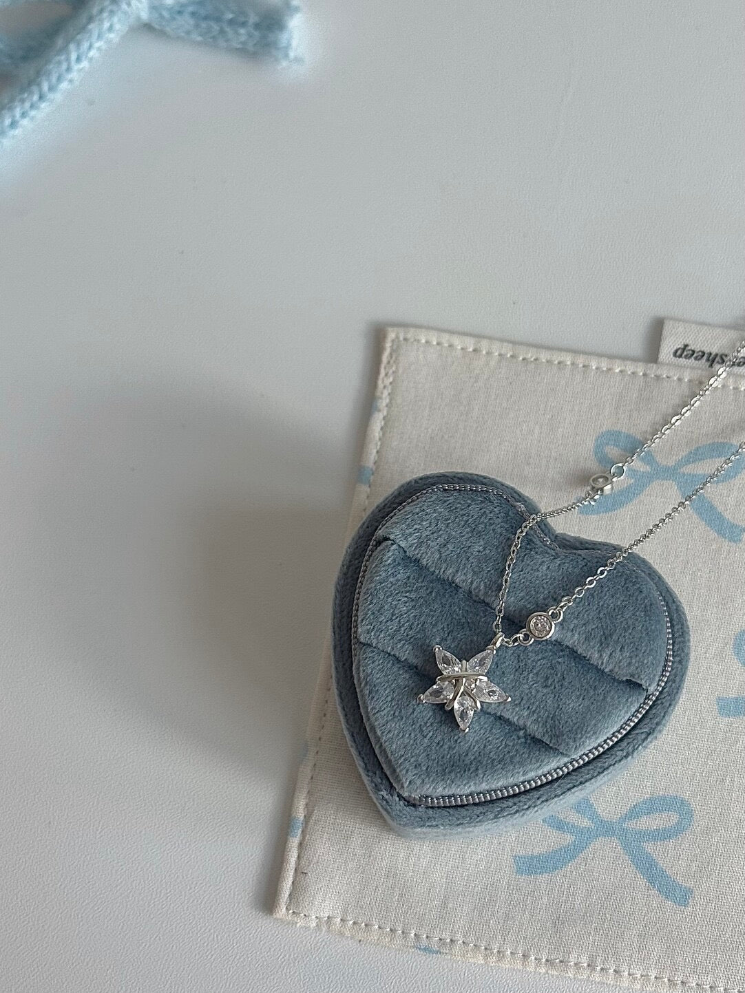 LolaWhite "Starlight Wish" 펜던트 목걸이 - 섬세하고 우아함