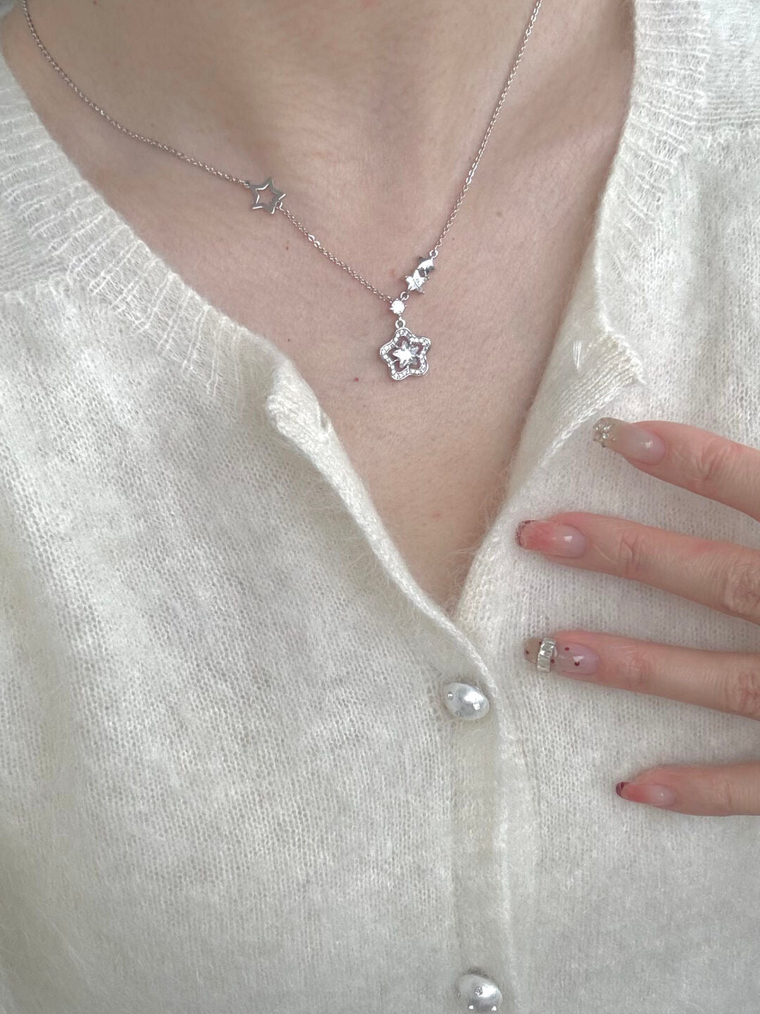 LolaWhite "Like a Star" Premium Star Collarbone Necklace – Light Luxury, Dazzling & Unique, Bestie Gift