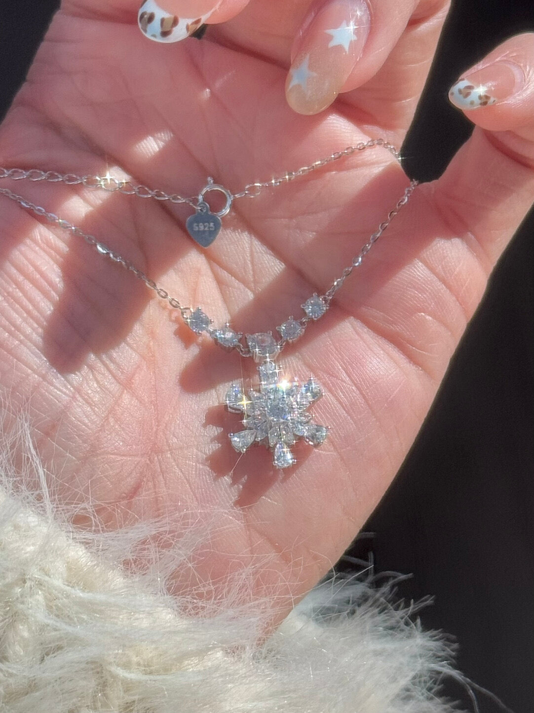 Dear Lola "Snowfall Over the Galaxy" S925 Sterling Silver Snowflake Collarbone Necklace – Dazzling & Luxurious