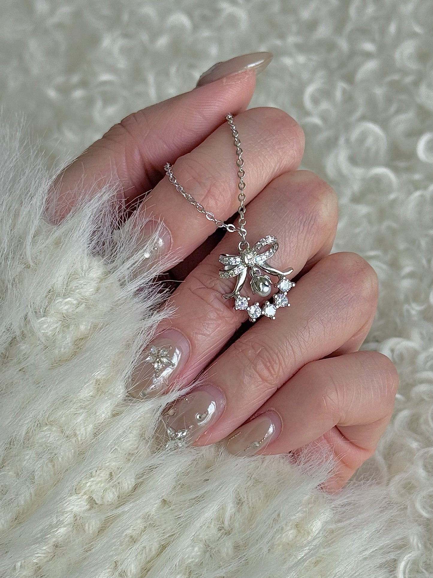 LolaWhite "은방울꽃 편지" 공주 리본 &amp; 꽃 화환 목걸이 - 절묘하고 독특하며 사랑스러움 