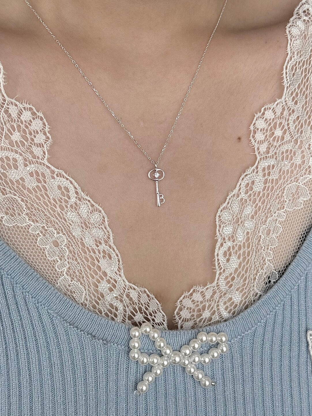 LolaWhite "레트로 키" 솔리드 925 스털링 실버 하트 키 펜던트 목걸이 - 절묘하고 독특하며 절제된 디자인