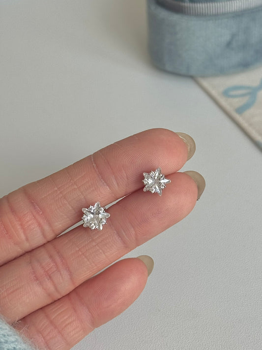 롤라화이트 "스타라이트 클러스터" 3D 스타 지르콘 이어 세트, 플랫 백 스터드 &amp; 콘치