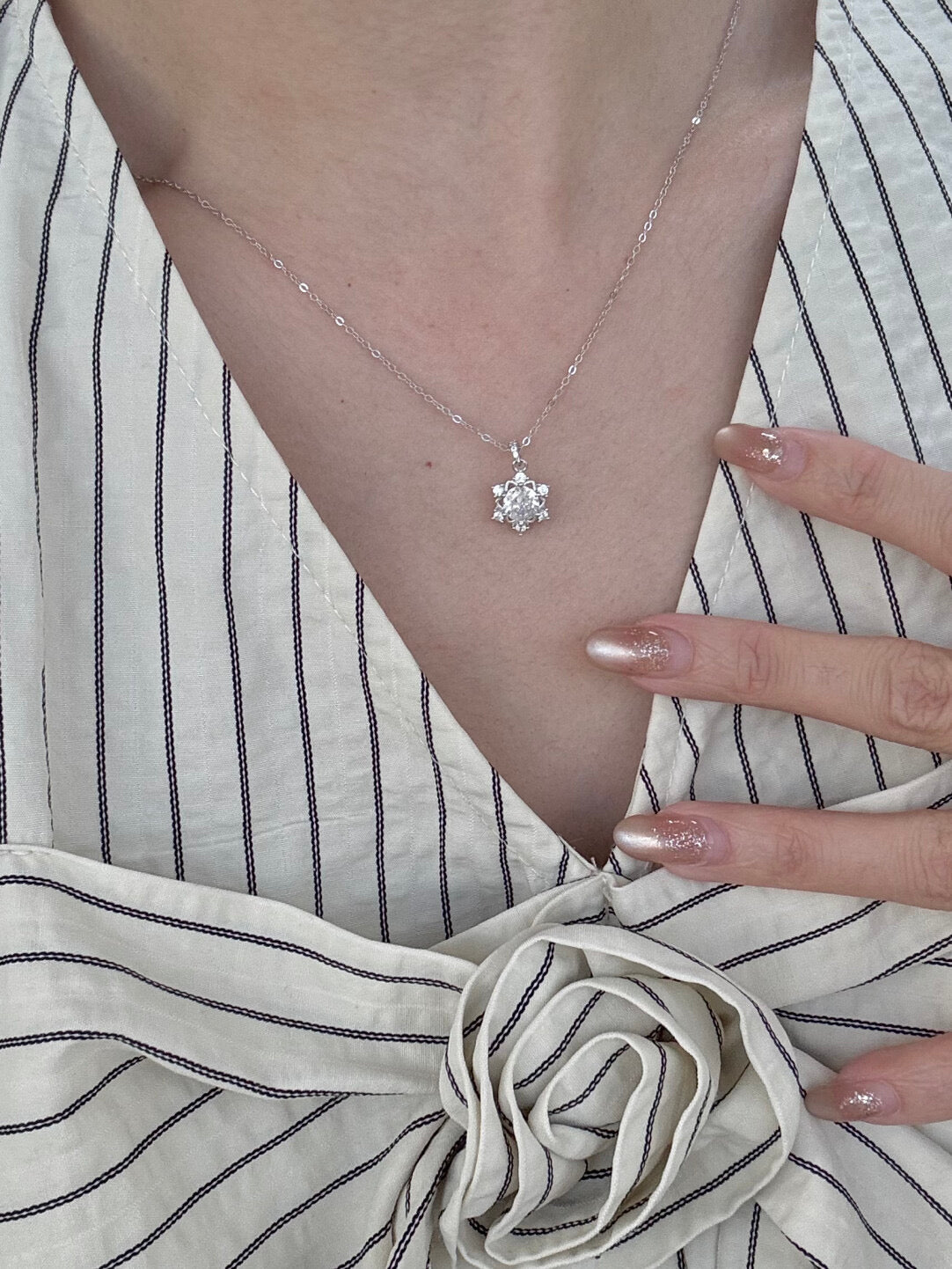 LolaWhite "Diamond Snow" S925 Sterling Silver Glittering Snowflake Necklace - Premium Winter Christmas Gift