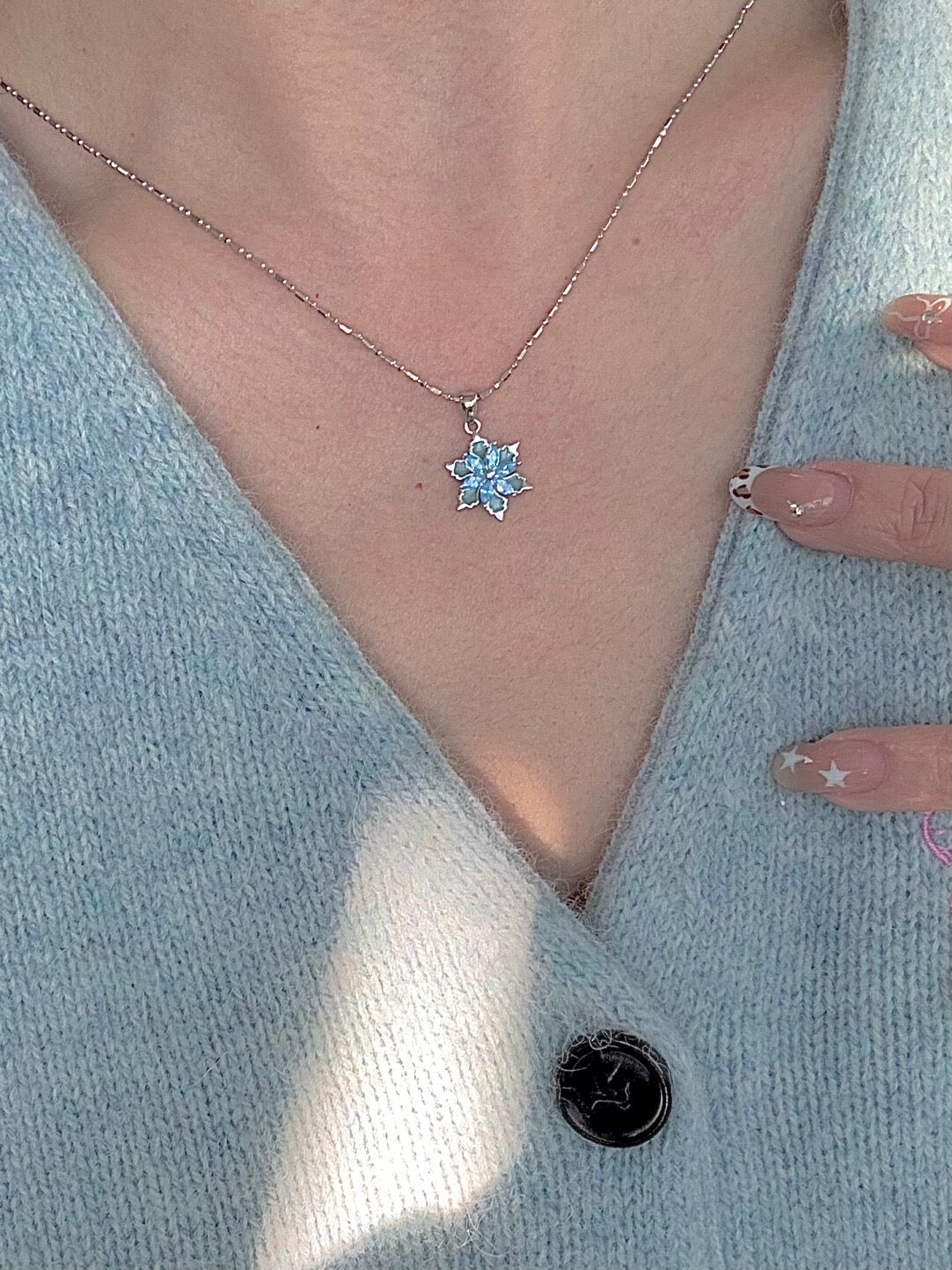 DearLola "Dream Snow Corridor" S925 Sterling Silver Twirling Snowflake Collarbone Necklace - Delicate, Minimalist & Unique