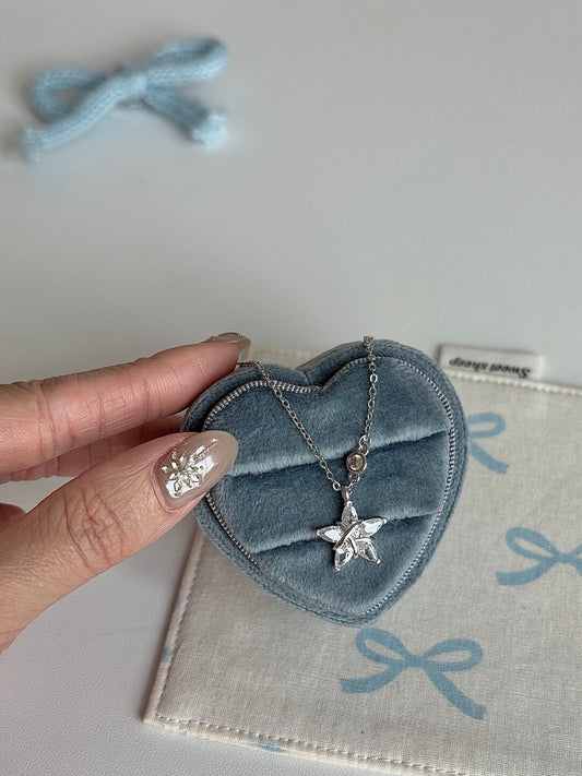 LolaWhite "Starlight Wish" 펜던트 목걸이 - 섬세하고 우아함