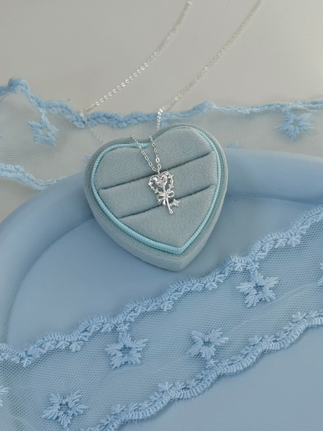 LolaWhite "Love's Sweet Scepter" Solid S999 Sterling Silver Heart-shaped Pendant with Crystal Rhinestones Collarbone Necklace - Sweet, Light Luxury & Elegant