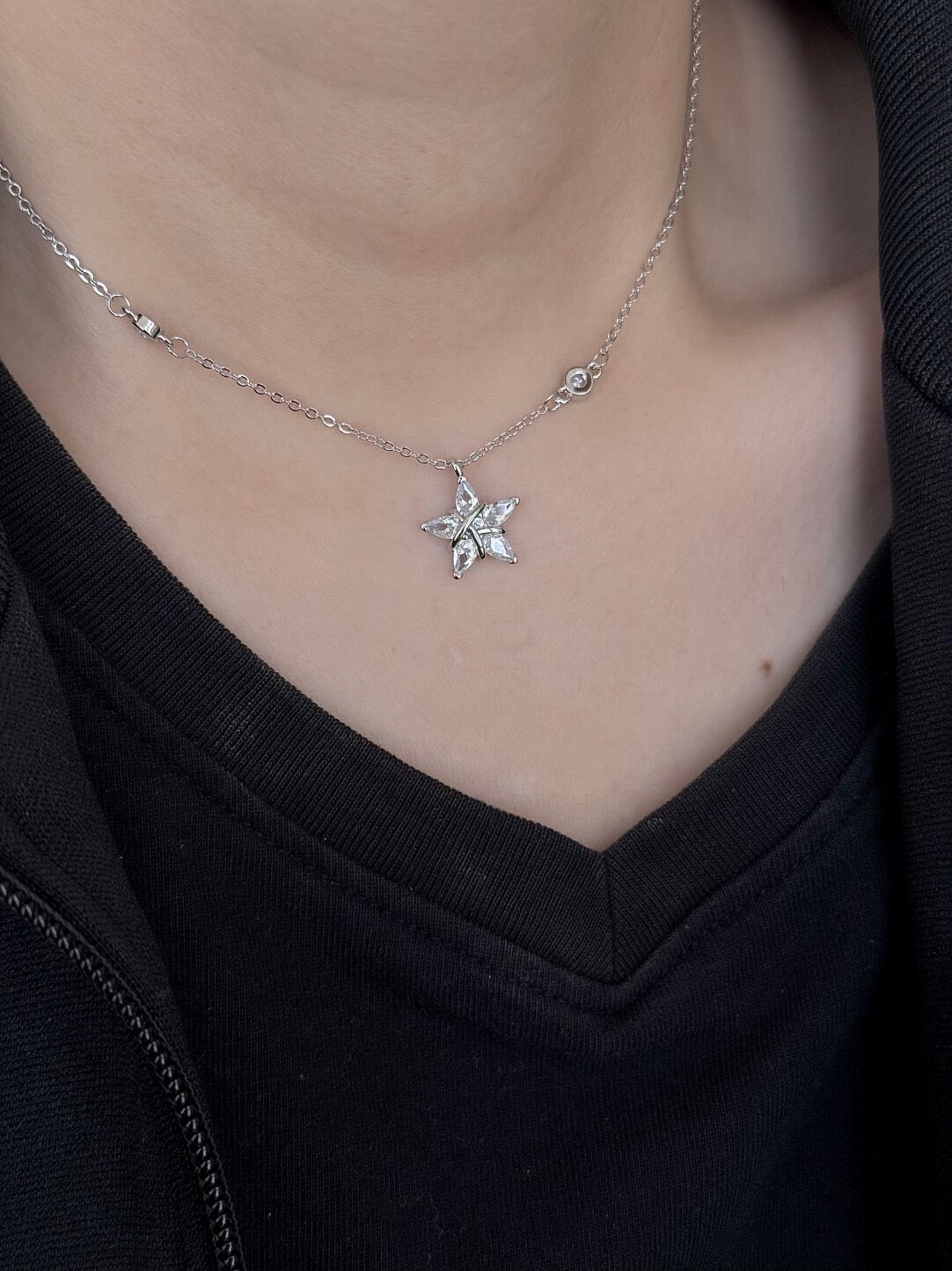 LolaWhite "Starlight Wish" 펜던트 목걸이 - 섬세하고 우아함