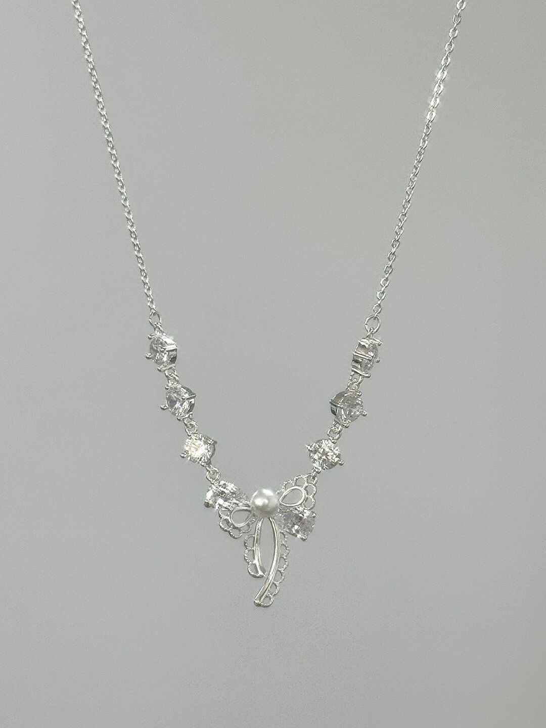 LolaWhite "Dream Mist Elf" Silver-Tone Openwork Lace Bow Pearl Collarbone Necklace（Silver-plated）