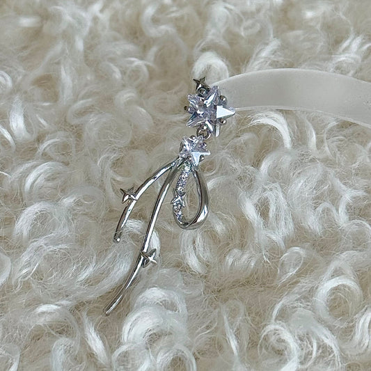 LolaWhite "Starlight Dream" 지르콘이 세팅된 925 스털링 실버 반짝이는 리본 리본 귀걸이 - 달콤하고 우아한