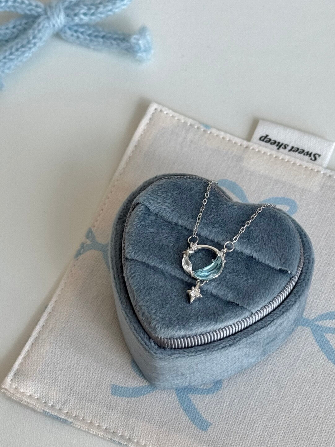 LolaWhite "Frozen Moon Lake" S925 스털링 실버 아쿠아마린 별 &amp; 달 펜던트 목걸이 - 얼음처럼 차갑고 신비로운