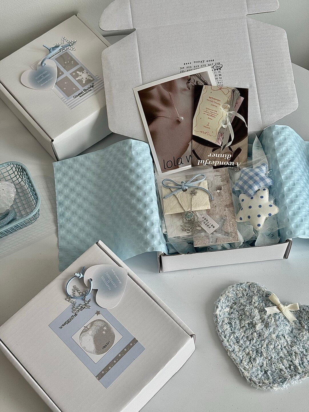 롤라화이트 "헤븐리 보우" 하트 &amp; 지르콘 목걸이 - 섬세하고 기발한 디자인