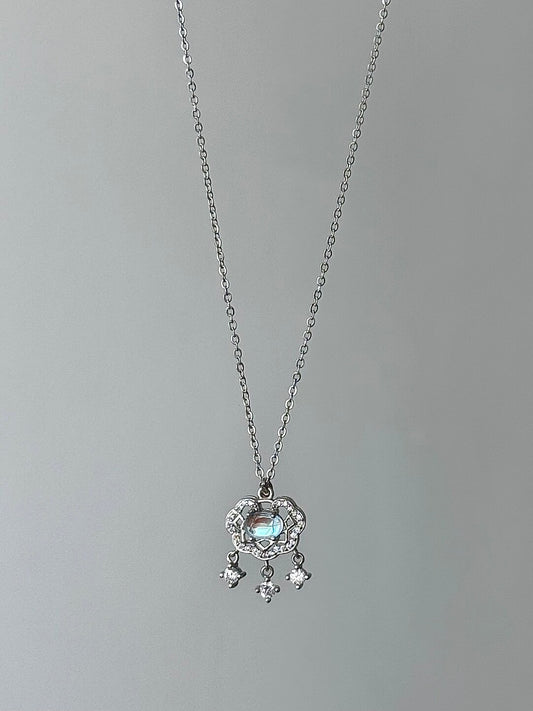 롤라화이트 "문릿 오스" 솔리드 999 스털링 실버 프로텍션 로켓 목걸이 (블루 문스톤 세팅) - 차갑고 신비로운 분위기, 행운을 가져다줍니다