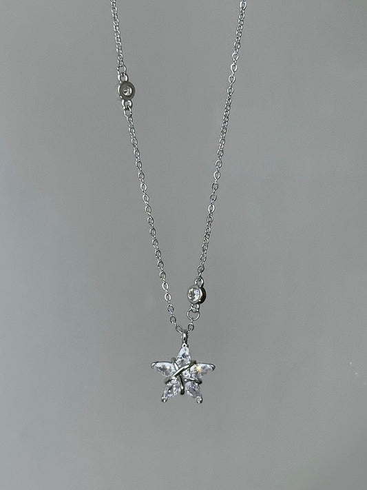 LolaWhite "Starlight Wish" 펜던트 목걸이 - 섬세하고 우아함