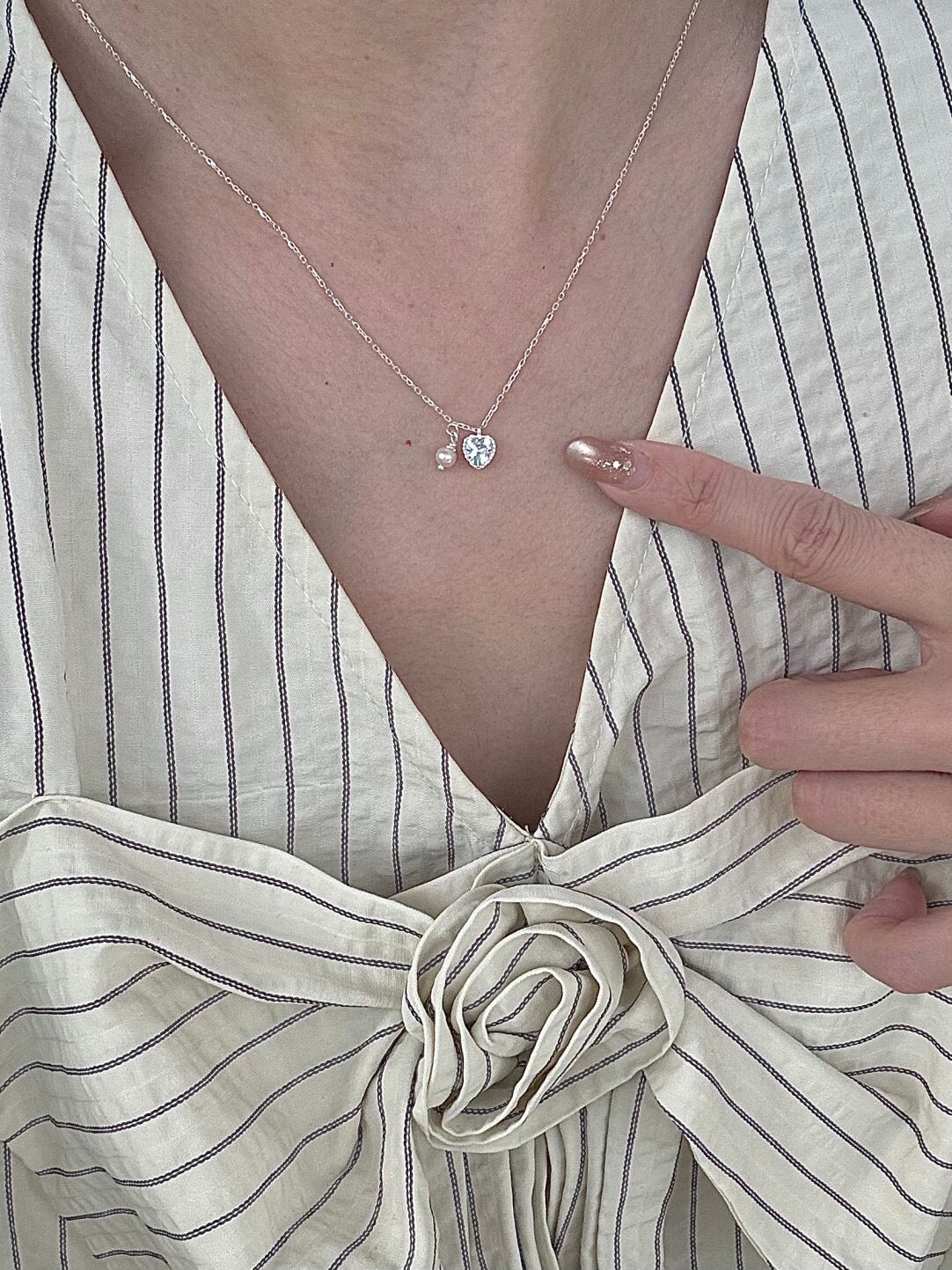 LolaWhite "Frosted Heart Sea" S925 Sterling Silver Ice Blue Heart Pendant Collarbone Necklace - Versatile & Elegant