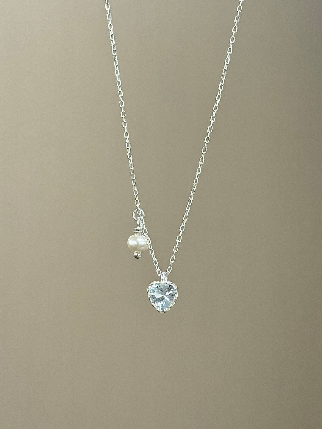 LolaWhite "Frosted Heart Sea" S925 Sterling Silver Ice Blue Heart Pendant Collarbone Necklace - Versatile & Elegant