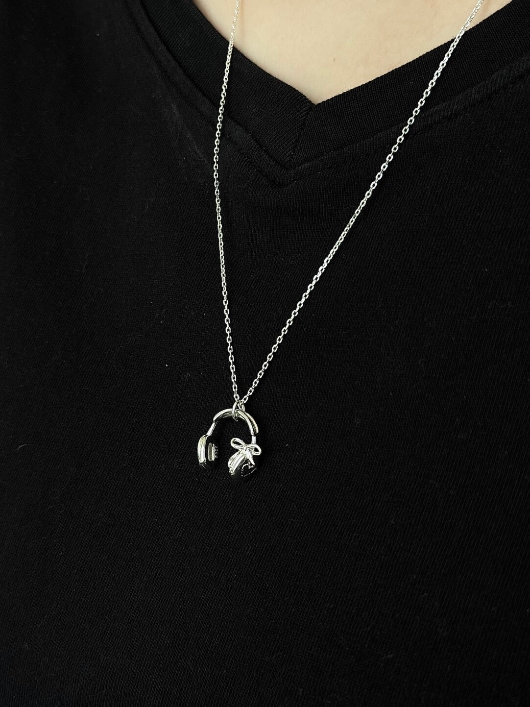 LolaWhite "Sound Embrace" S925 Sterling Silver Bow & Heart Earphone Pendant Necklace - Unique & Personalized Design