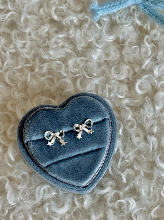 LolaWhite "Starlight Bow" 솔리드 925 스털링 실버 별 &amp; 리본 스터드 귀걸이 - 달콤하고 섬세한 디자인