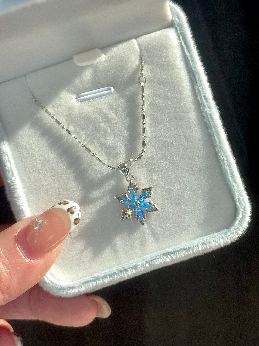 DearLola "Dream Snow Corridor" S925 Sterling Silver Twirling Snowflake Collarbone Necklace - Delicate, Minimalist & Unique