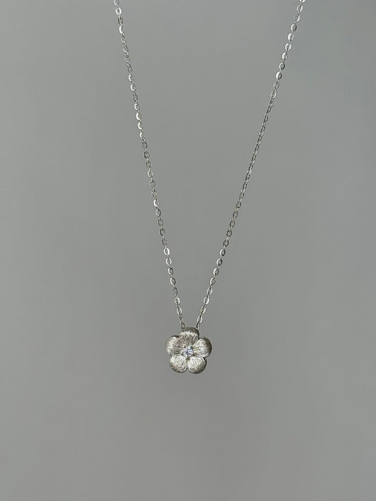 LolaWhite "Blooming Fortune" S925 Sterling Silver Brushed Texture Solitaire Zircon Floral Necklace