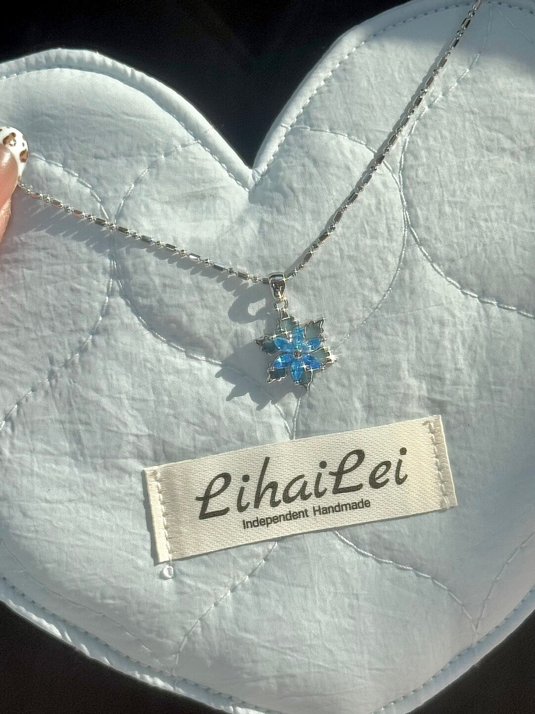 DearLola "Dream Snow Corridor" S925 Sterling Silver Twirling Snowflake Collarbone Necklace - Delicate, Minimalist & Unique