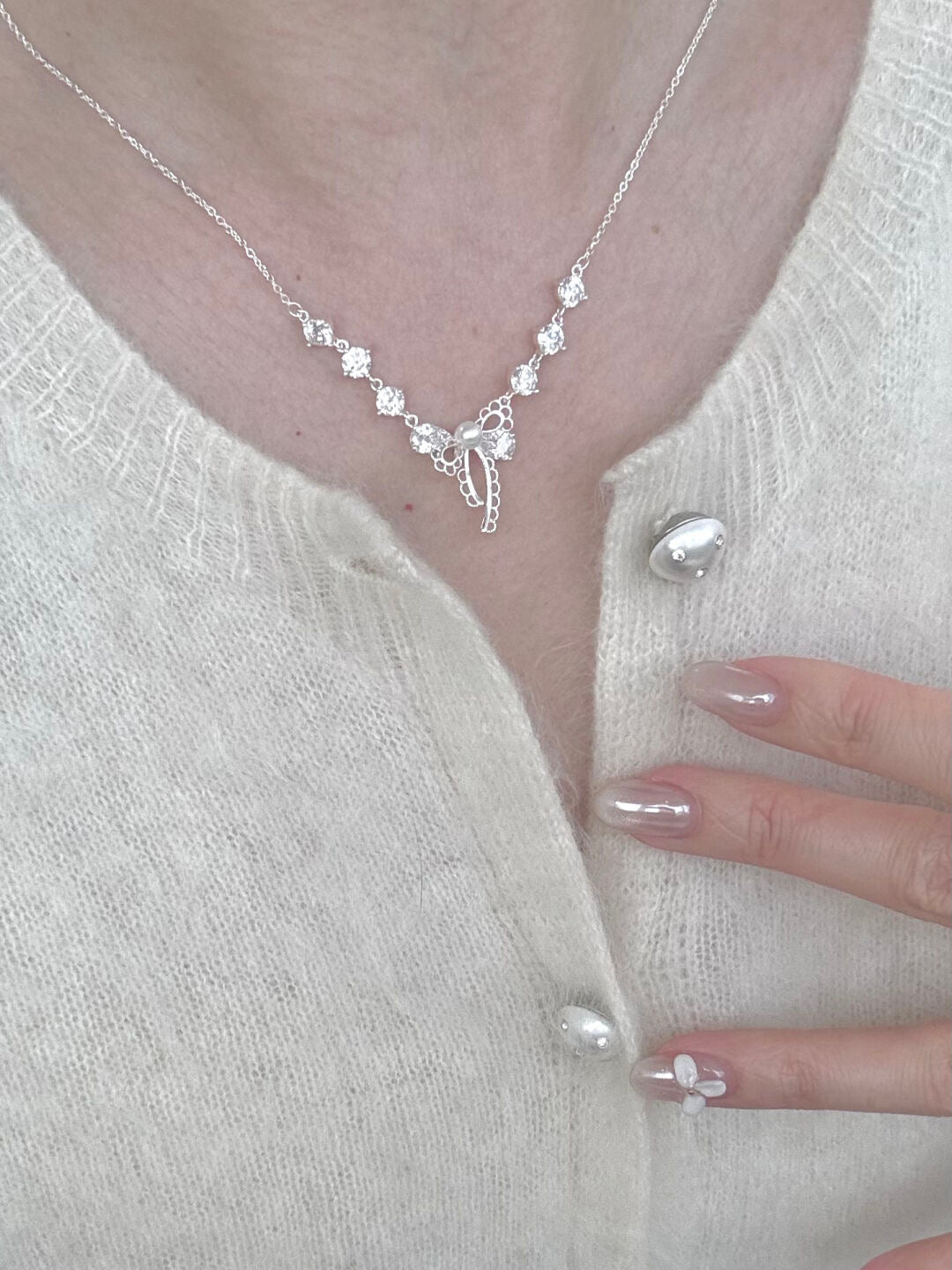 LolaWhite "Dream Mist Elf" Silver-Tone Openwork Lace Bow Pearl Collarbone Necklace（Silver-plated）