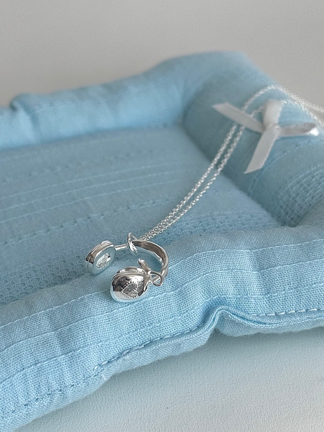 LolaWhite "Sound Embrace" S925 Sterling Silver Bow & Heart Earphone Pendant Necklace - Unique & Personalized Design