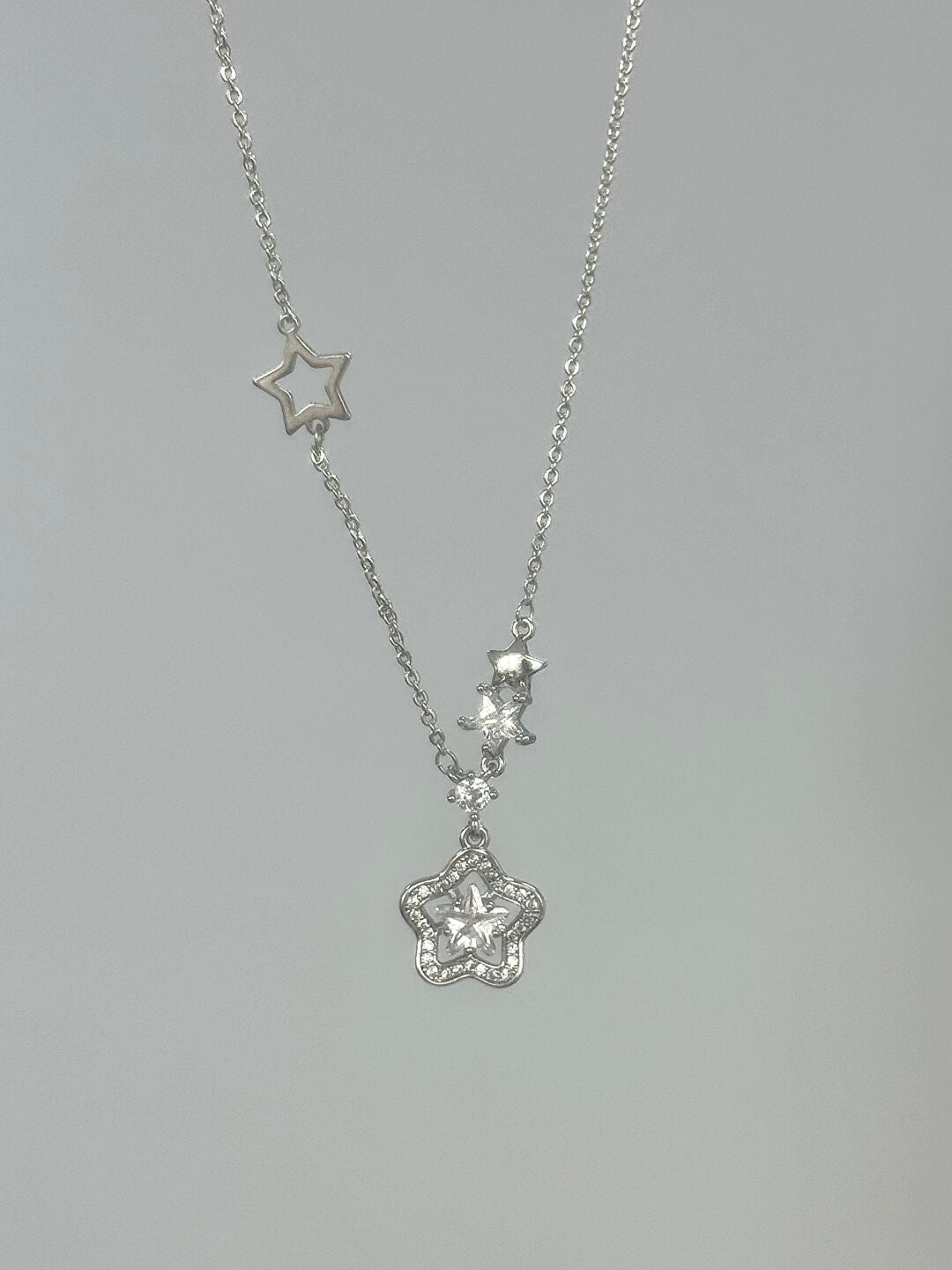 LolaWhite "Like a Star" Premium Star Collarbone Necklace – Light Luxury, Dazzling & Unique, Bestie Gift