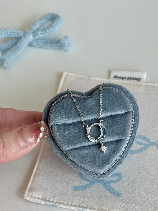 LolaWhite "Frozen Moon Lake" S925 스털링 실버 아쿠아마린 별 &amp; 달 펜던트 목걸이 - 얼음처럼 차갑고 신비로운