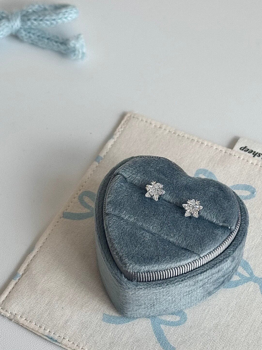 롤라화이트 "스타라이트 클러스터" 3D 스타 지르콘 이어 세트, 플랫 백 스터드 &amp; 콘치