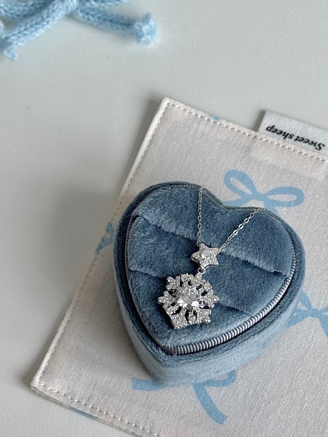 DearLola "One-Carat Snow" S925 Sterling Silver Snowflake Necklace - Exquisite Firework-Cut Design