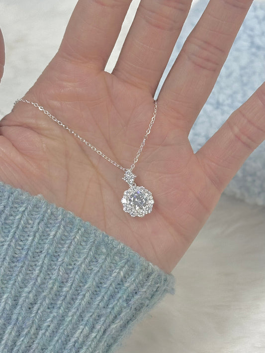 LolaWhite "Crystallized Glimmer" S925 Sterling Silver Sparkling Bulb Pendant Collarbone Necklace – Light Luxury & Elegant